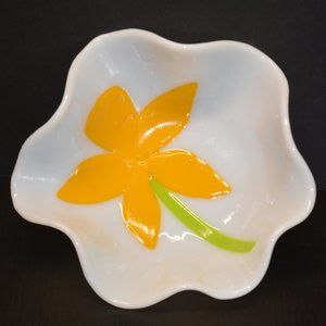 VTG White Glass Floral Scallop Edge Studio Flower Abstract Art Trinket Dish Bowl